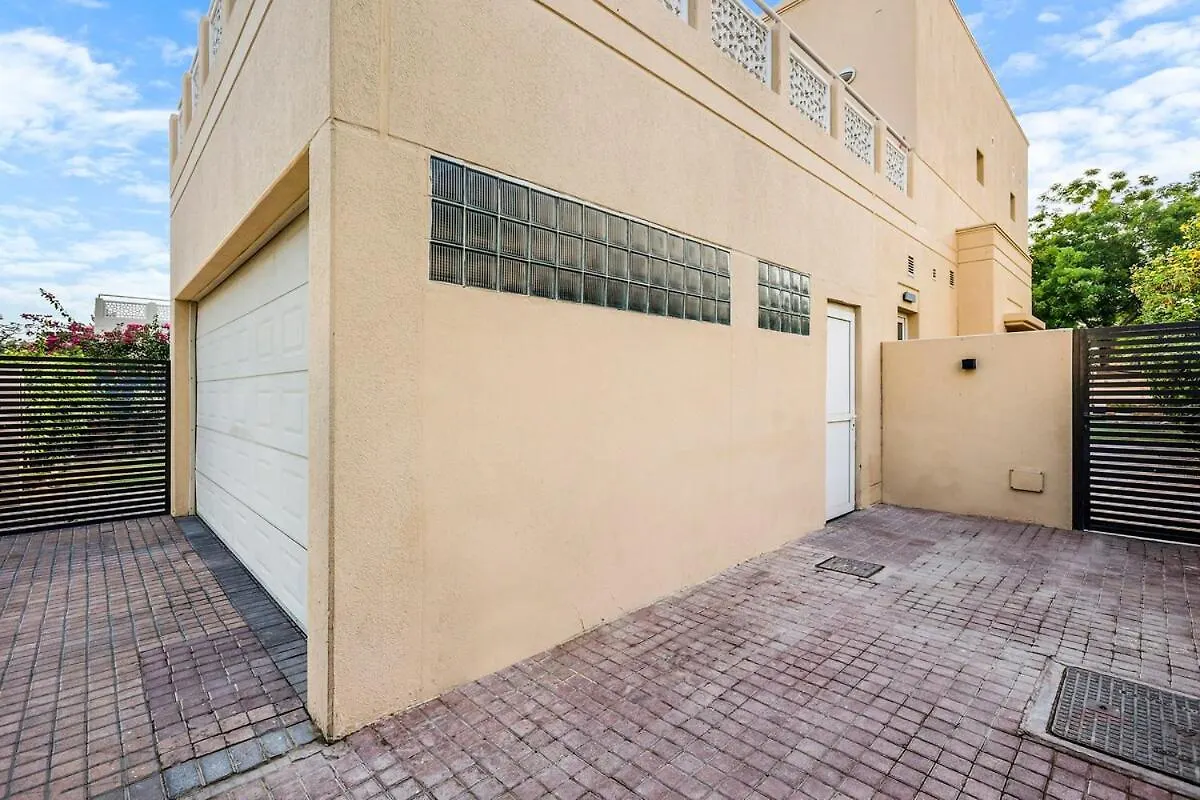 Apartment First Class Villa Quiet Class In The Meadows Dubai