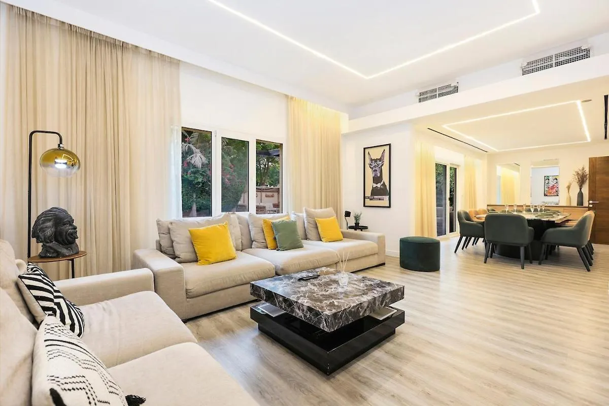 First Class Villa Quiet Class In The Meadows Dubai Apartment