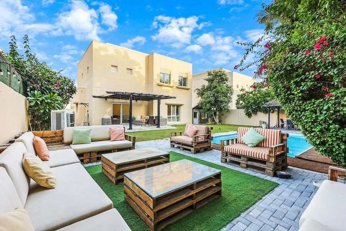 Apartment First Class Villa Quiet Class In The Meadows Dubai United Arab Emirates