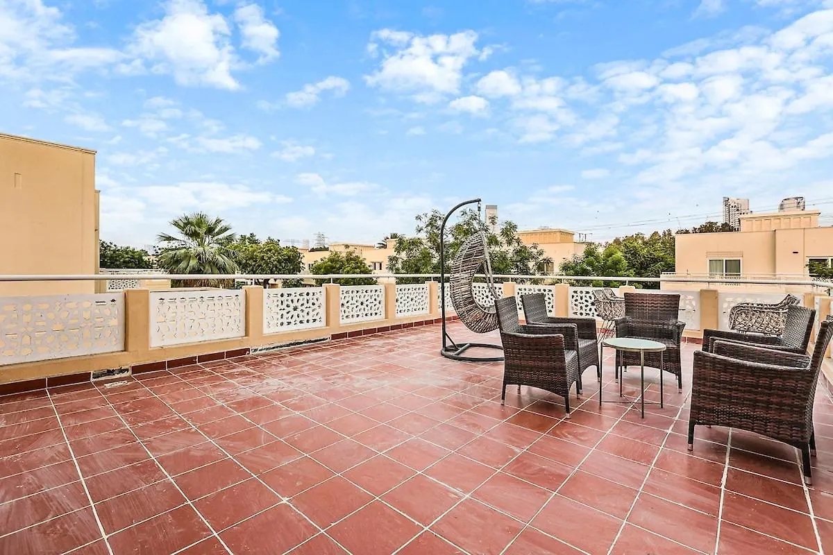 First Class Villa Quiet Class In The Meadows Dubai