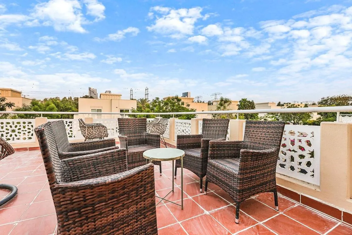 First Class Villa Quiet Class In The Meadows Dubai