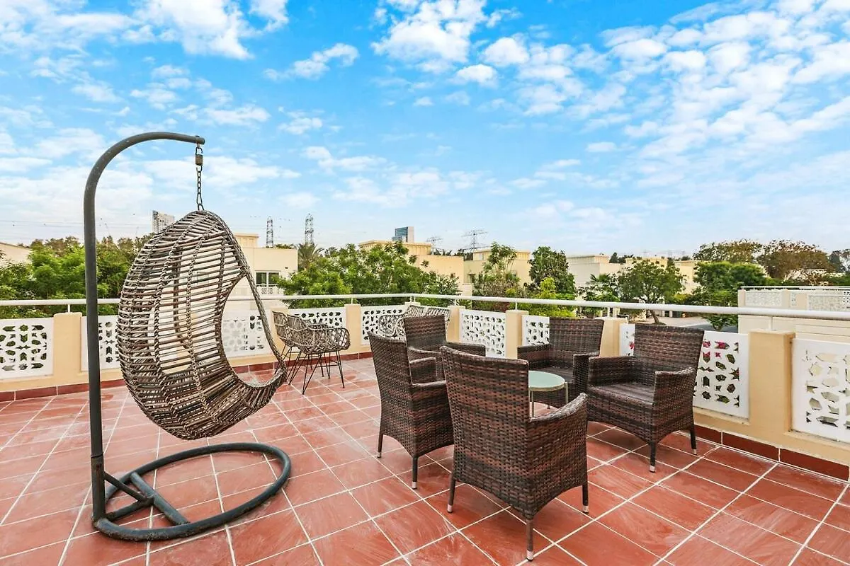Apartment First Class Villa Quiet Class In The Meadows Dubai