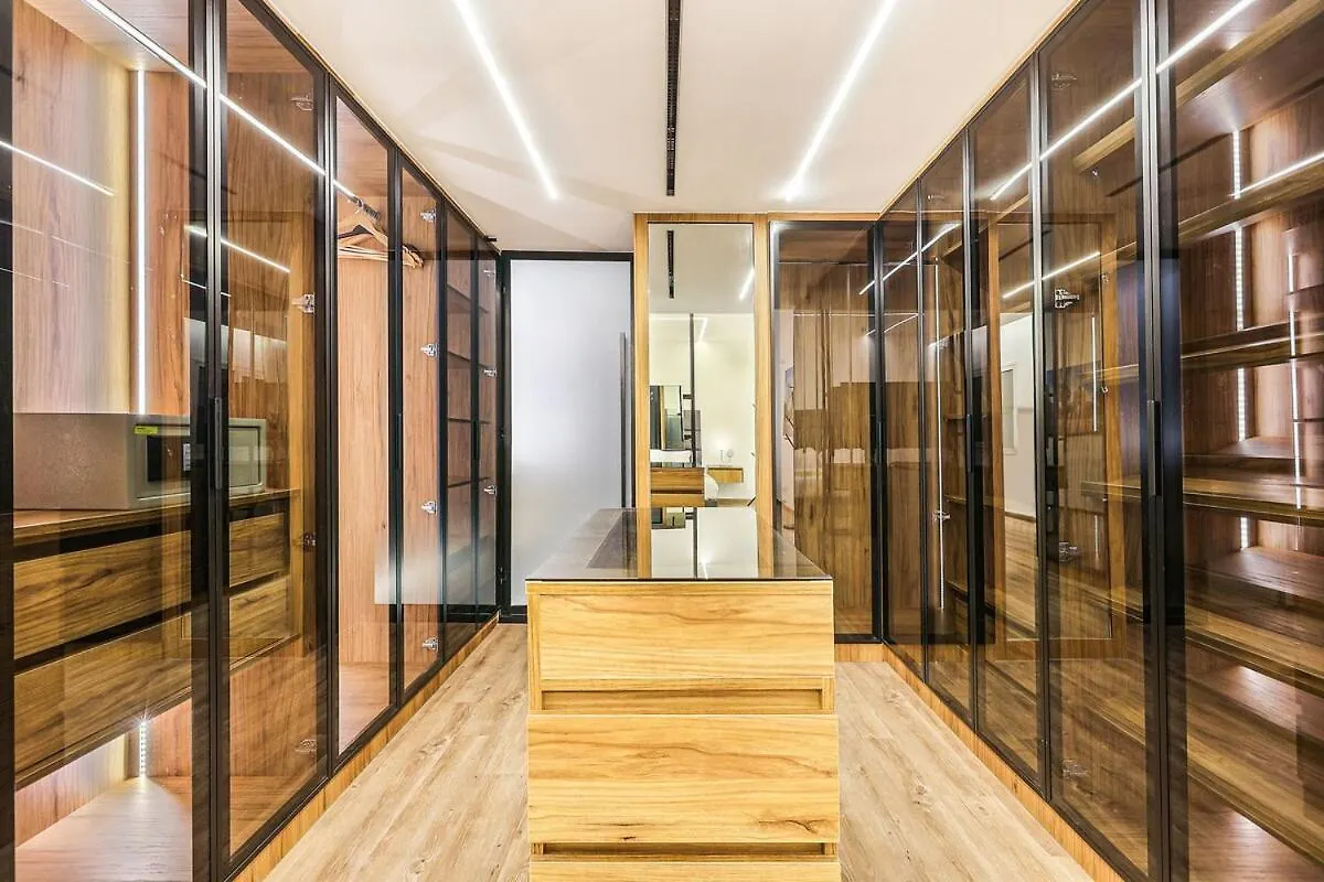 First Class Villa Quiet Class In The Meadows Dubai Apartment