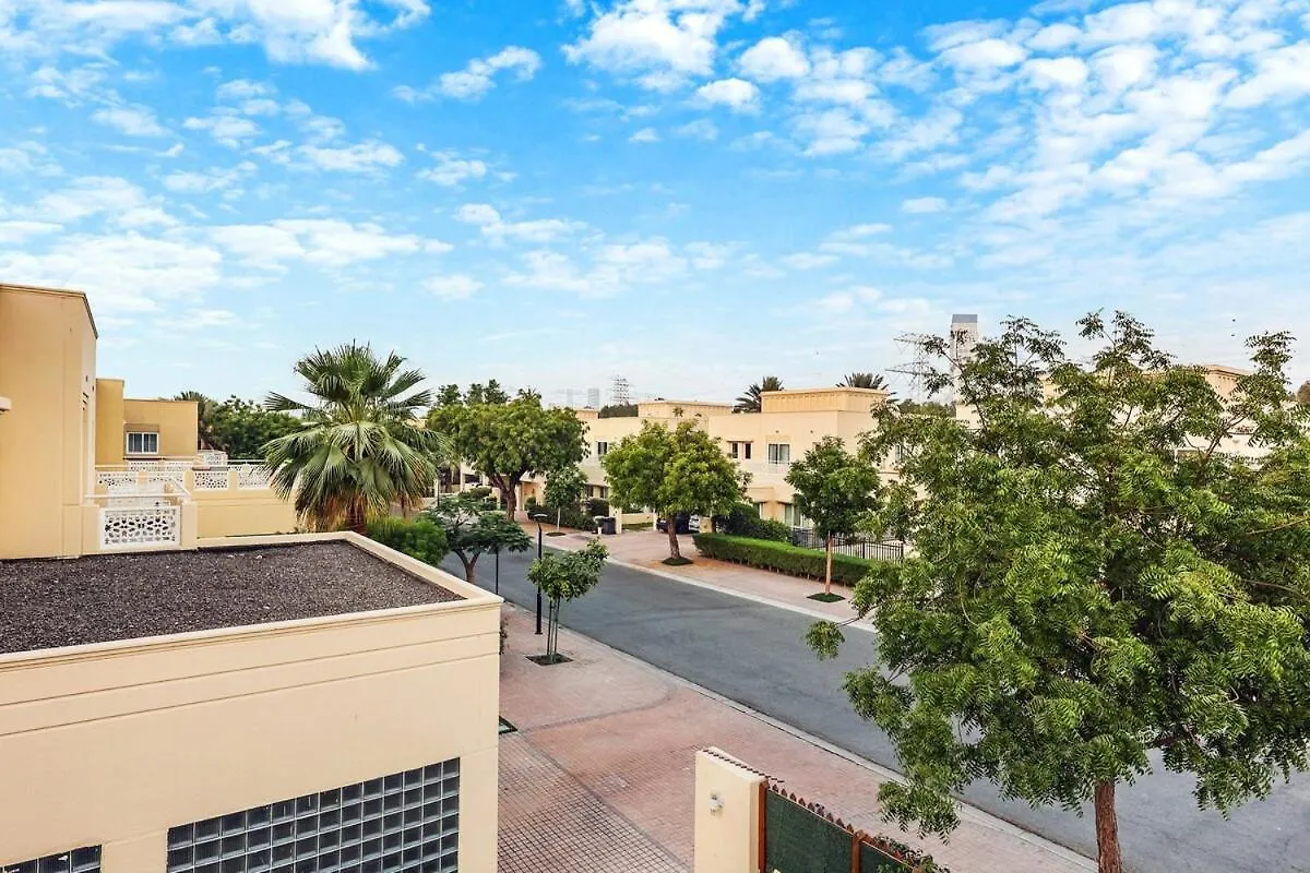Apartment First Class Villa Quiet Class In The Meadows Dubai United Arab Emirates