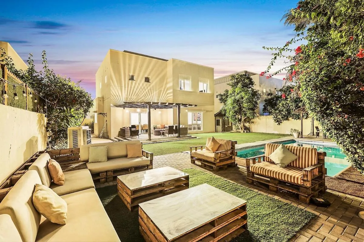 First Class Villa Quiet Class In The Meadows Dubai Apartment