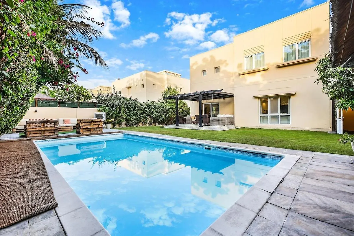 First Class Villa Quiet Class In The Meadows Dubai United Arab Emirates