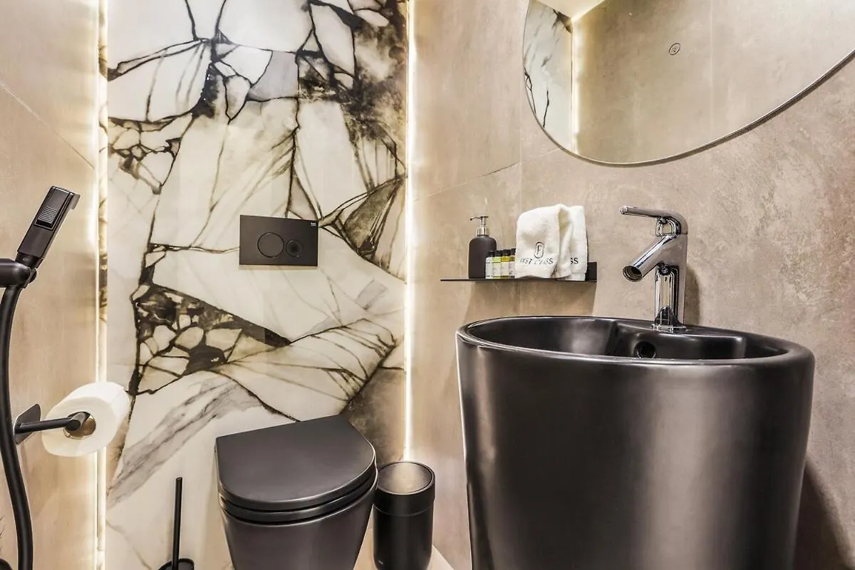 Apartment First Class Villa Quiet Class In The Meadows Dubai United Arab Emirates