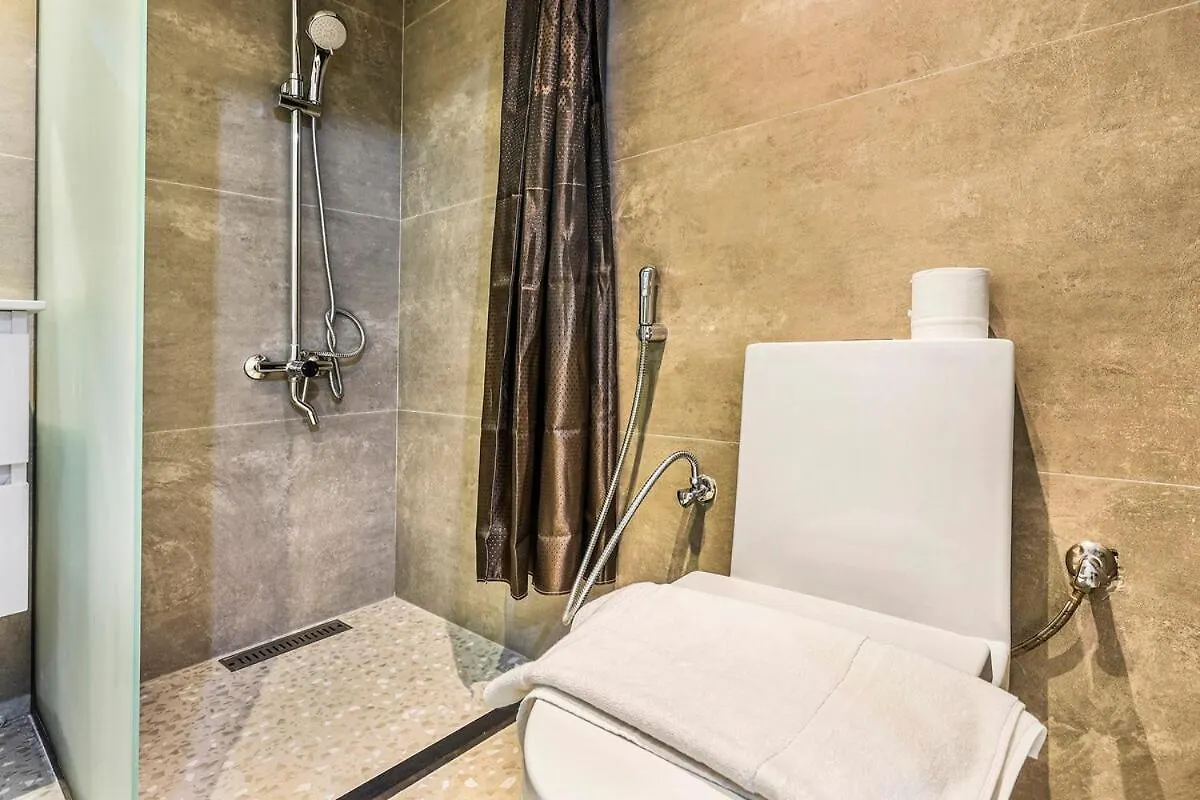 First Class Villa Quiet Class In The Meadows Dubai Apartment