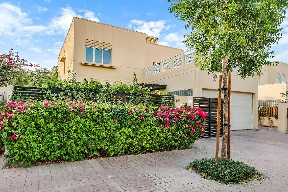 First Class Villa Quiet Class In The Meadows Dubai